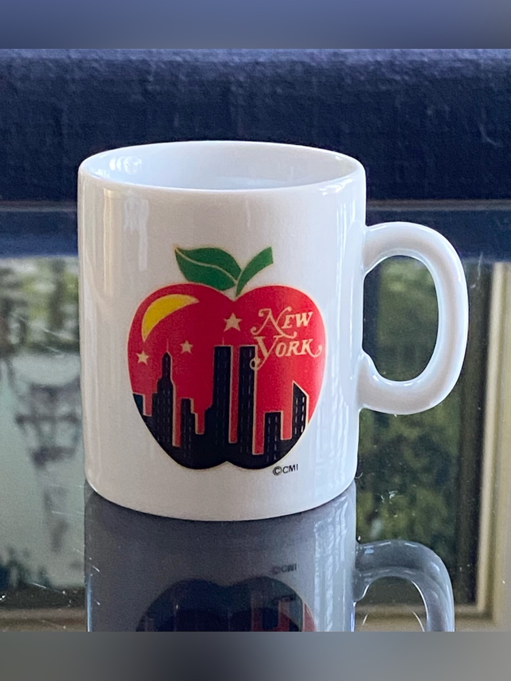 VTG 1980s New York City Small Souvenir Mug Big Apple Twin Towers Silhouettes CMI